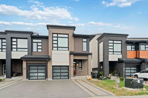 542 Borbridge Ave, Manotick, ON, K4M0H9 | Card Image