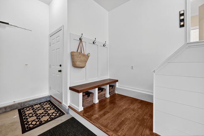 Boot bench in garage | Image 15