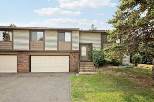 9205 Dartford Rd, Woodbury, MN, 55125-3423 | Card Image