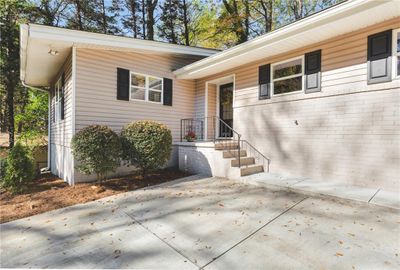 2233 Drew Valley Road Ne, House other with 3 bedrooms, 2 bathrooms and null parking in Atlanta GA | Image 3