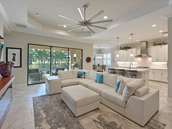 12816 Coastal Breeze Way, House other with 3 bedrooms, 2 bathrooms and null parking in Bradenton FL | Image 11