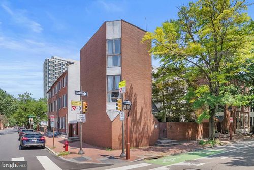 639 Pine St, PHILADELPHIA, PA, 19106-4108 | Card Image