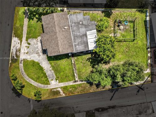 870 E 39th Pl, Hialeah, FL, 33013-2865 | Card Image