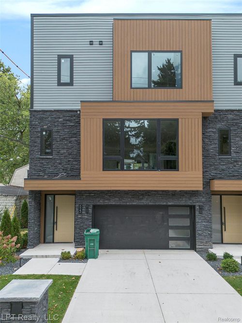 525 Walnut St, Brighton, MI, 48116-0090 | Card Image