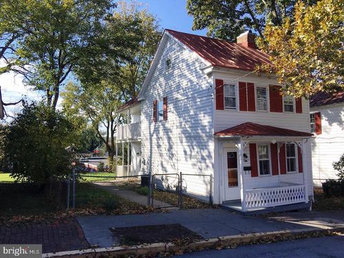 211 E Boscawen St, WINCHESTER, VA, 22601-5012 | Card Image