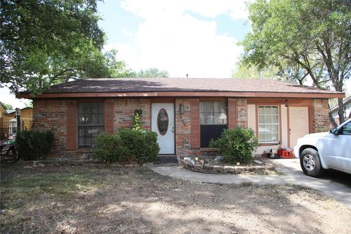 905 Luanne Ln, Lockhart, TX, 78644-3523 | Card Image