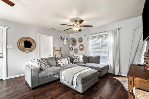 6940 Avenue K, Houston, TX, 77011-2614 | Card Image