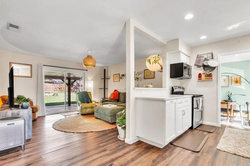 8800 Redfield Ln, Austin, TX, 78758-7212 | Card Image