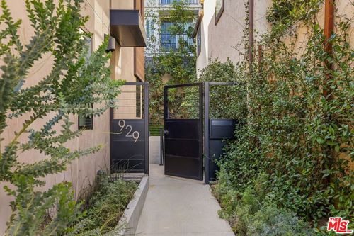 929 Hilldale Ave, West Hollywood, CA, 90069-4404 | Card Image