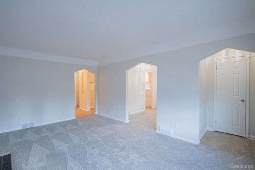 16896 Manor St, Detroit, MI, 48221-2863 | Card Image