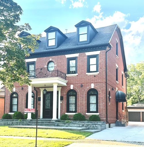 42 Oatlands Cres, Richmond Hill, ON, L4C9P2 | Card Image
