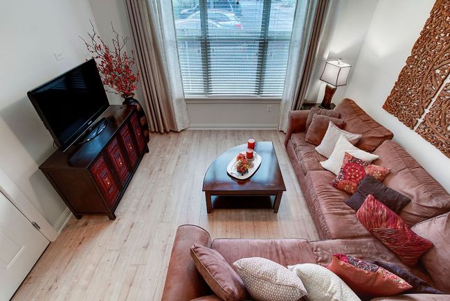 APT-1404 - 1201 Grove Blvd, Condo with 2 bedrooms, 3 bathrooms and 2 parking in Austin TX | Image 4