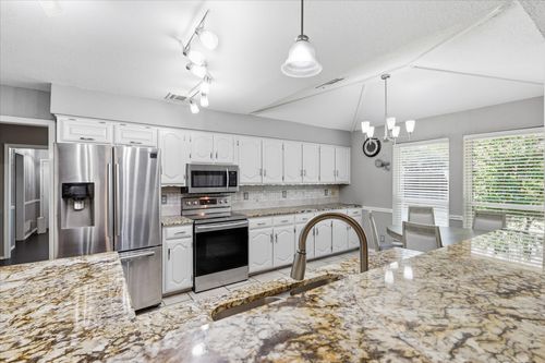 629 Park Ln, Highland Village, TX, 75077-7571 | Card Image