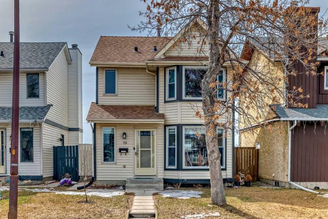 59 Castlegrove Road Ne, Home with 3 bedrooms, 1 bathrooms and 2 parking in Calgary AB | Image 4