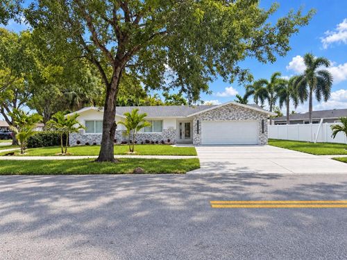 8300 Sw 26th Pl, Davie, FL, 33328-1218 | Card Image