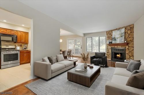 83 Patriots Rd, Morris Plains, NJ, 07950-1147 | Card Image