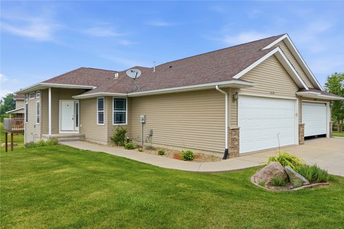 3238 Blackberry Circle Sw, Cedar Rapids, IA, 52404 | Card Image