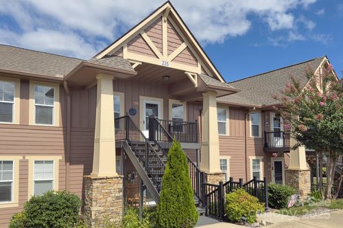 1104 Deermouse Way, Hendersonville, NC, 28792-7435 | Card Image