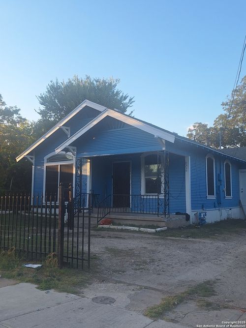 1105 Center St, San Antonio, TX, 78202-2904 | Card Image