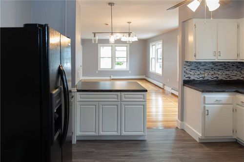 10 Island Ave, Rumford, RI, 02916-3211 | Card Image