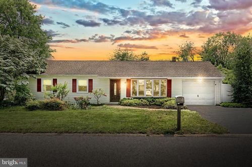 4 Fieldstone Cir, SHREWSBURY, PA, 17361-1818 | Card Image