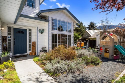 212 Cowichan Ave E, Lake Cowichan, BC, V0R2G1 | Card Image