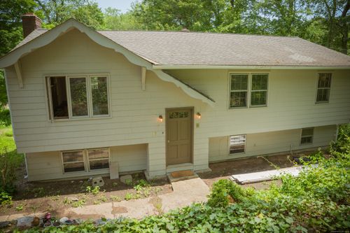 17 Valley Rd, Clinton, CT, 06413-1235 | Card Image