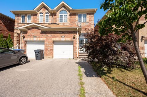 315 Comiskey Cres, Mississauga, ON, L5W0C5 | Card Image