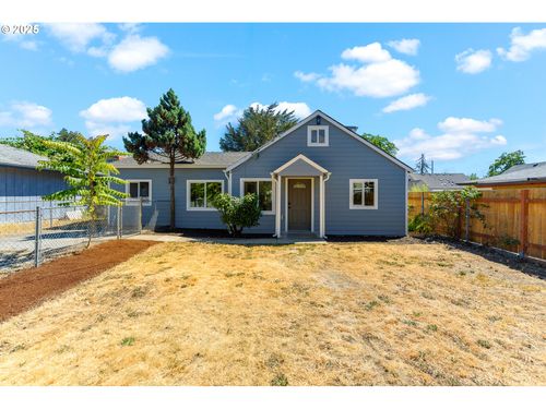 8220 Se Gray St, Happy Valley, OR, 97086-3455 | Card Image