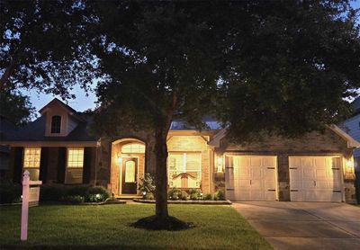 Arched foyer entry leads to main living areas | Image 3