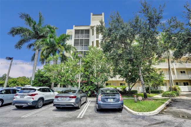 APT-501 - 3500 Oaks Clubhouse Dr, Condo with 3 bedrooms, 2 bathrooms and null parking in Pompano Beach FL | Image 65