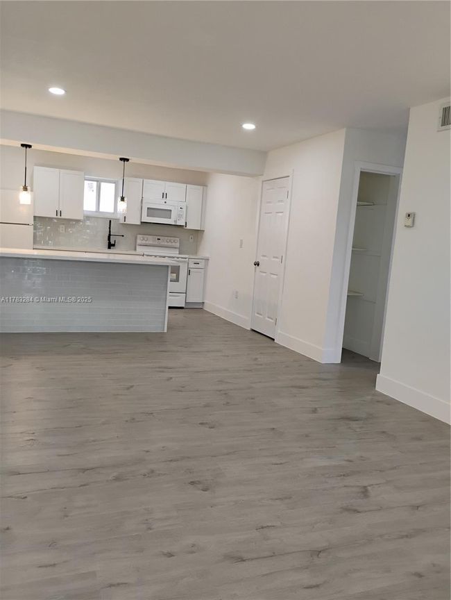 APT-3 - 2155 Sw 72 Nd Ave, Home with 2 bedrooms, 1 bathrooms and null parking in Miami FL | Image 9