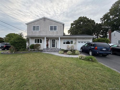 822 Coates Avenue, Islip, NY, 11741 | Card Image