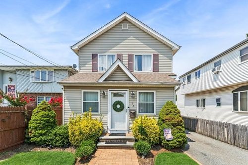 76 Oakley Ave, Elmont, NY, 11003-2532 | Card Image
