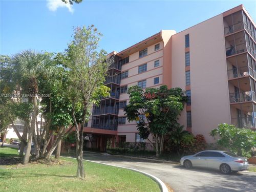 604-5-20850 San Simeon Way, Miami, FL, 33179-1889 | Card Image