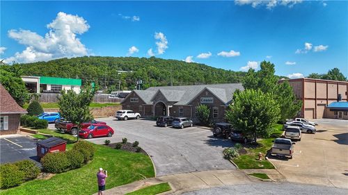 2894 N Mckee Cir, Fayetteville, AR, 72703-3400 | Card Image