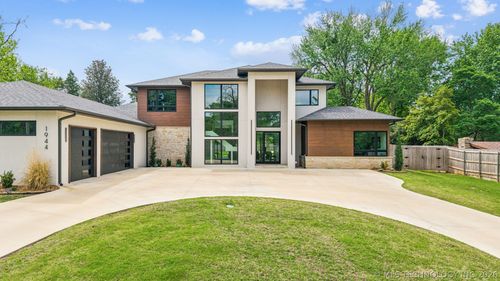 1944 E 36th St, Tulsa, OK, 74105-8105 | Card Image