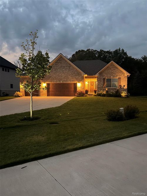 3073 Waldon Meadows Dr, Lake Orion, MI, 48359-1385 | Card Image