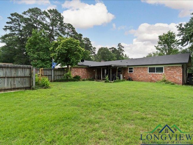 1009 Sequoyah Ln, House other with 3 bedrooms, 2 bathrooms and null parking in Longview TX | Image 21