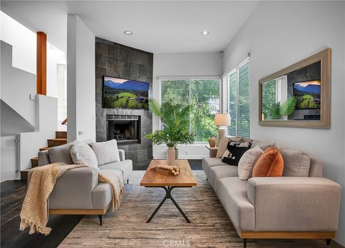 8738 Wonderland Ave, LOS ANGELES, CA, 90046-1450 | Card Image