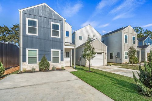 716 W Dallas St, Conroe, TX, 77301-2315 | Card Image