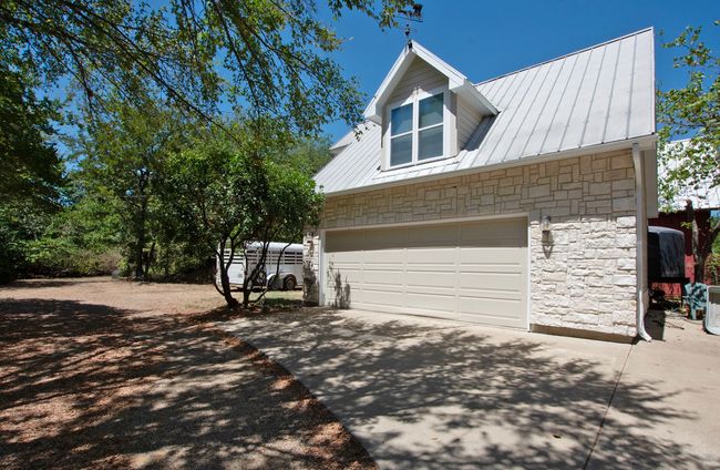 Detached garage with garage apartment | Image 24