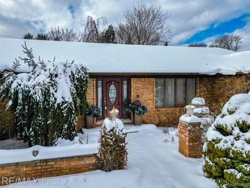 36057 Farmbrook Dr, Clinton Township, MI, 48035-1506 | Card Image