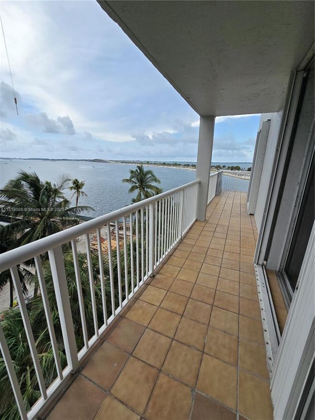 APT-6A - 150 Se 25 Th Rd, Condo with 2 bedrooms, 2 bathrooms and null parking in Miami FL | Image 5