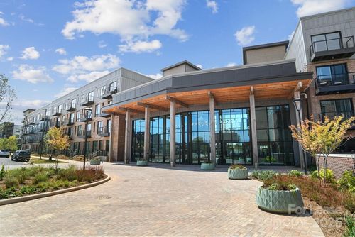 bluejay-1028 Stitch Bend Way, Charlotte, NC, 28206 | Card Image