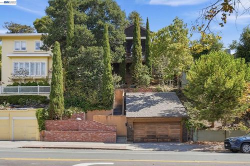 1520 Grand Ave, Piedmont, CA, 94611-4330 | Card Image