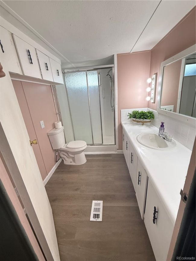 Restroom | Image 12