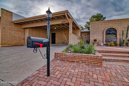 10075 N Oro Pl, Oro Valley, AZ, 85737-7623 | Card Image