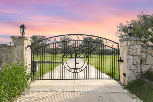 24205 State Highway 71 W, Spicewood, TX, 78669-2633 | Card Image