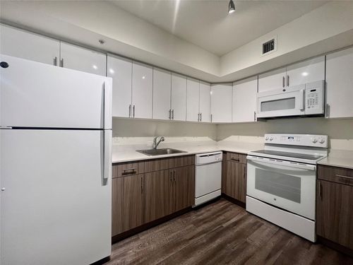 255-308-18335 Nw 68th Ave, Hialeah, FL, 33015-3454 | Card Image